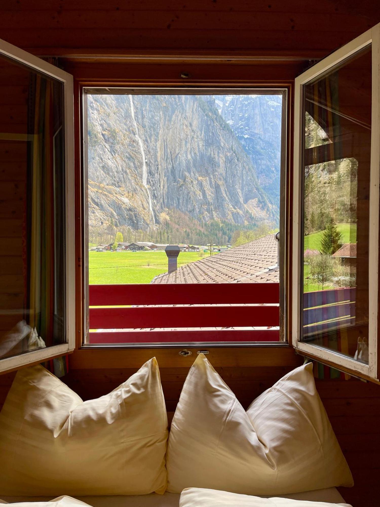 Alpine Base Hostel - Adults Only Lauterbrunnen Εξωτερικό φωτογραφία