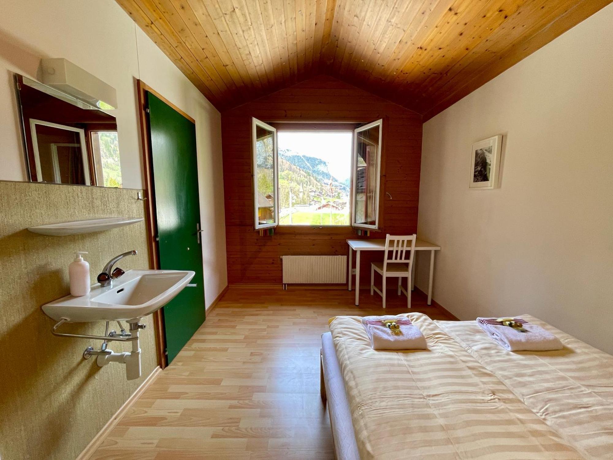 Alpine Base Hostel - Adults Only Lauterbrunnen Εξωτερικό φωτογραφία