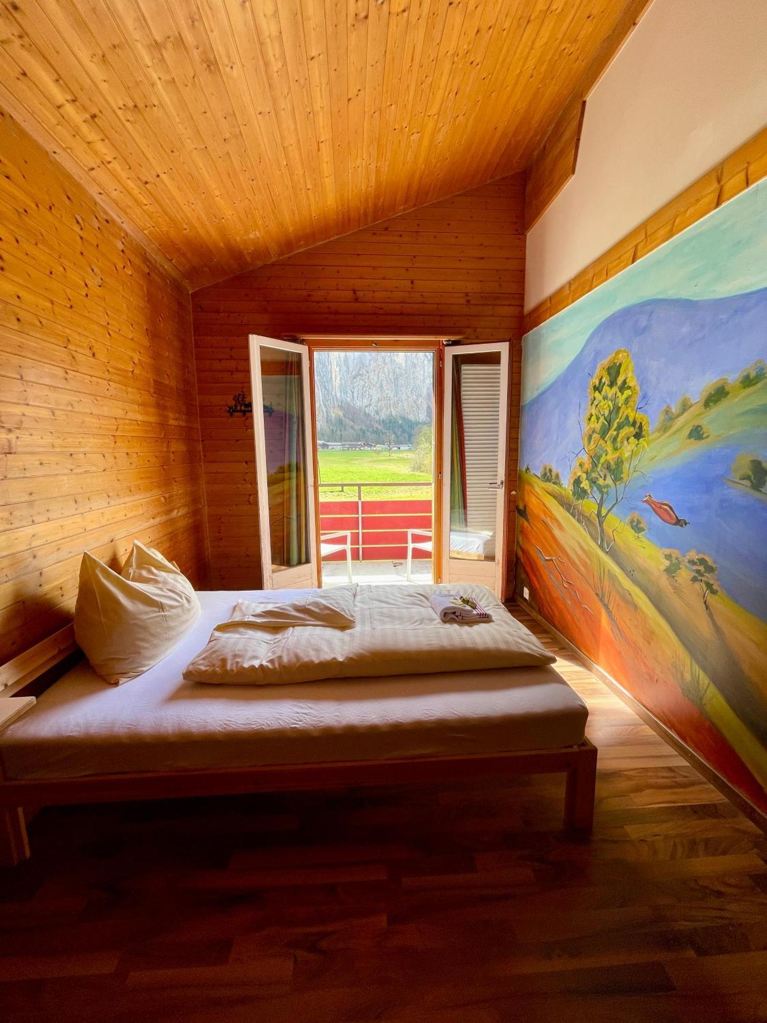 Alpine Base Hostel - Adults Only Lauterbrunnen Εξωτερικό φωτογραφία