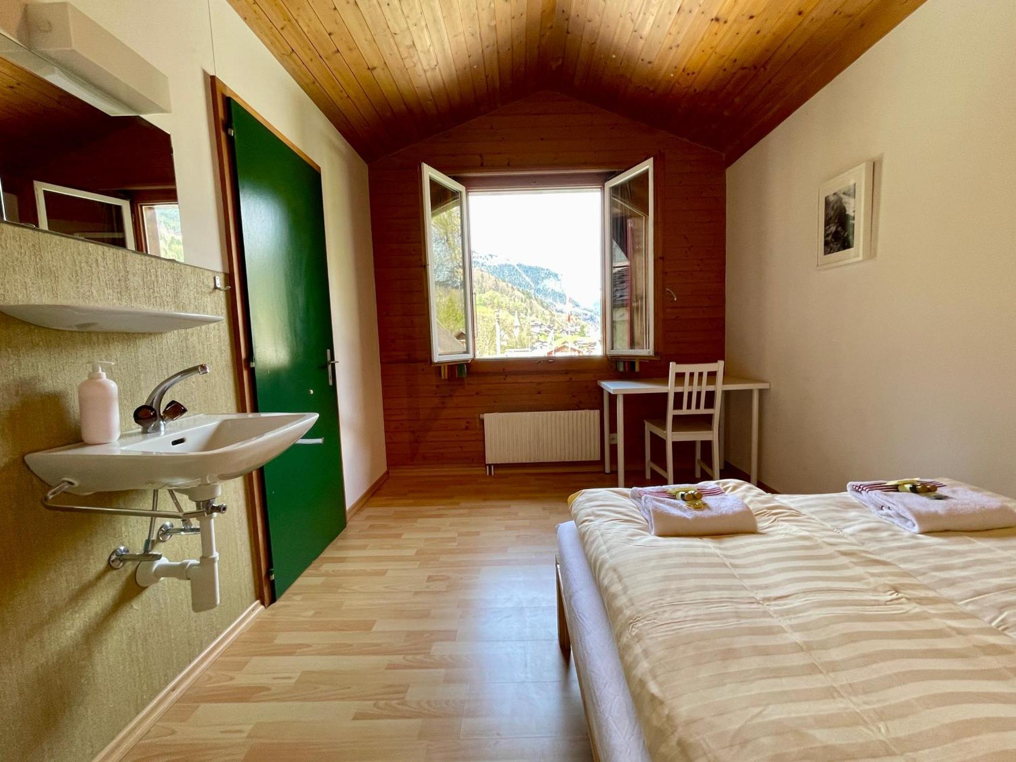 Alpine Base Hostel - Adults Only Lauterbrunnen Εξωτερικό φωτογραφία