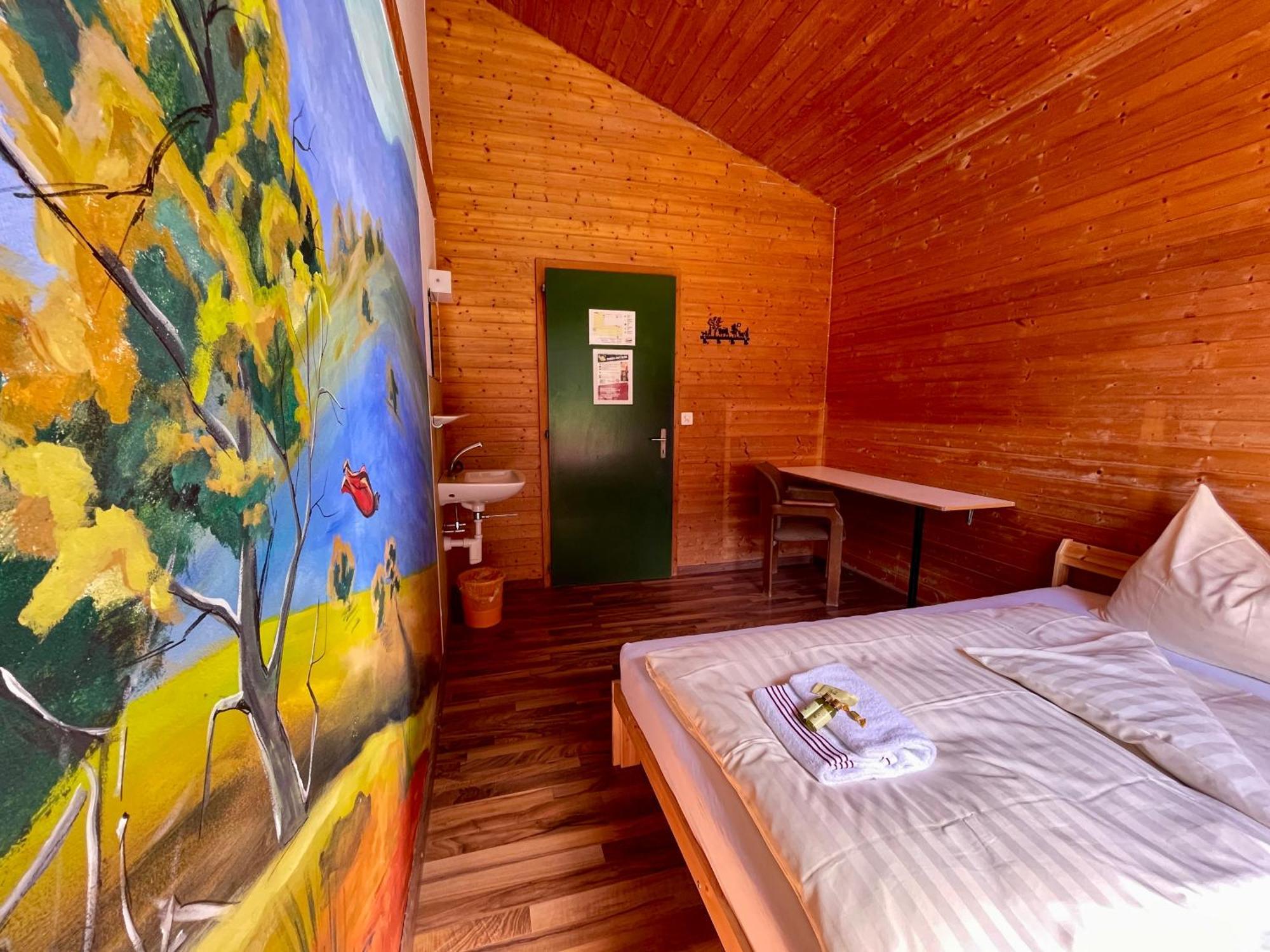 Alpine Base Hostel - Adults Only Lauterbrunnen Εξωτερικό φωτογραφία