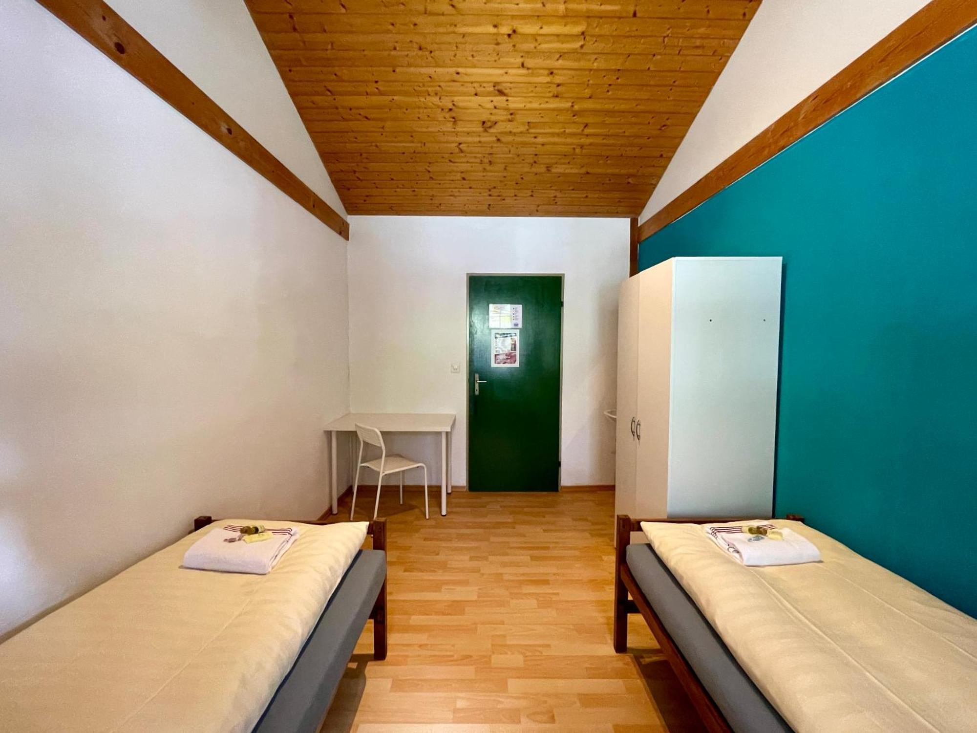 Alpine Base Hostel - Adults Only Lauterbrunnen Εξωτερικό φωτογραφία