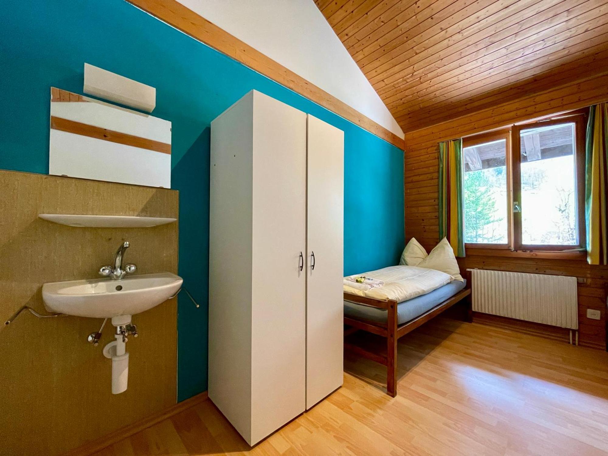 Alpine Base Hostel - Adults Only Lauterbrunnen Εξωτερικό φωτογραφία